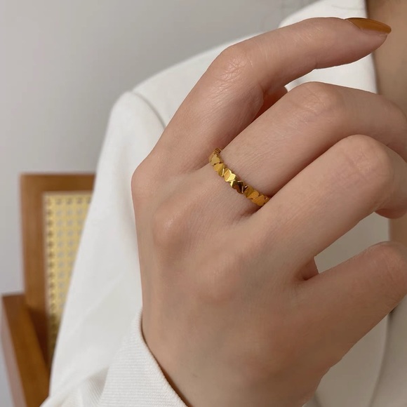 18k gold heart ring, upside down heart ring, gold stacking ring - Picture 4 of 6